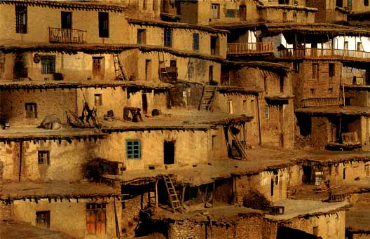 the terraced mountain village .jpg (38998 bytes)